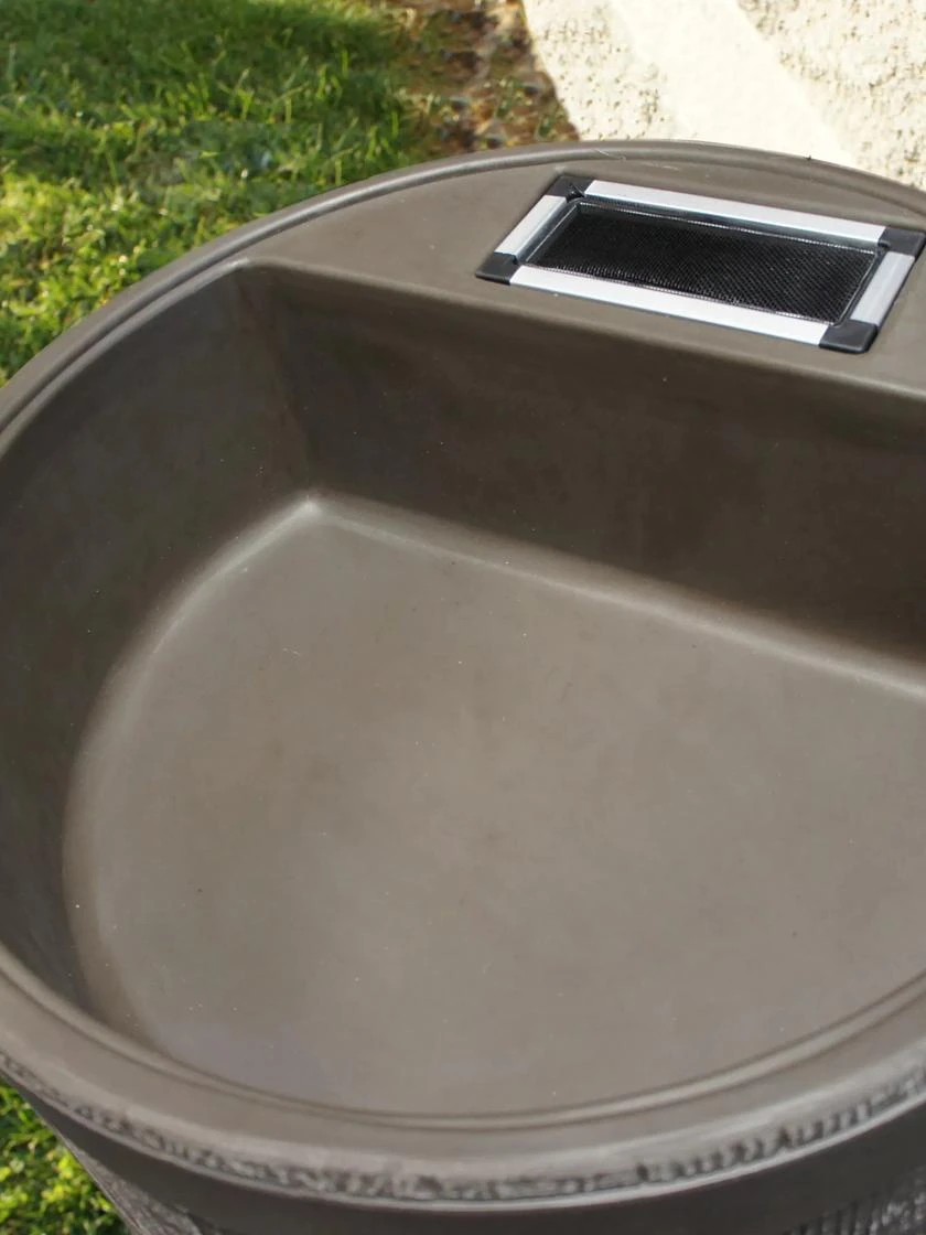 Round Rain Barrel With Planter, 35 Gallons - Image 3